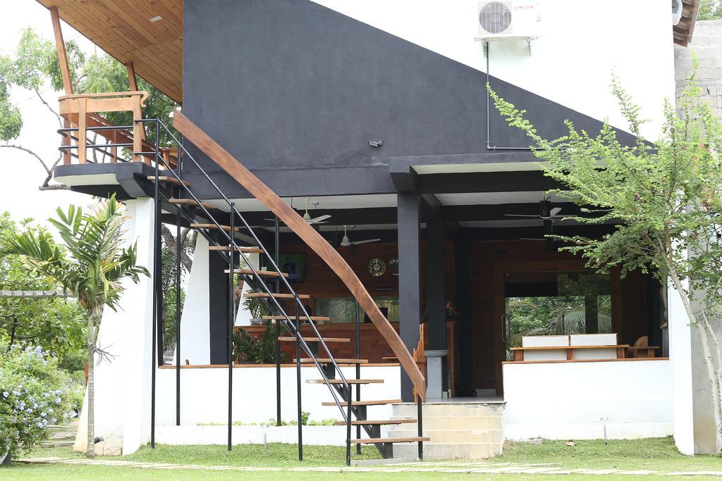 Eco Hotel Black & White - Anuradhapura Mihintale Ngoại thất bức ảnh