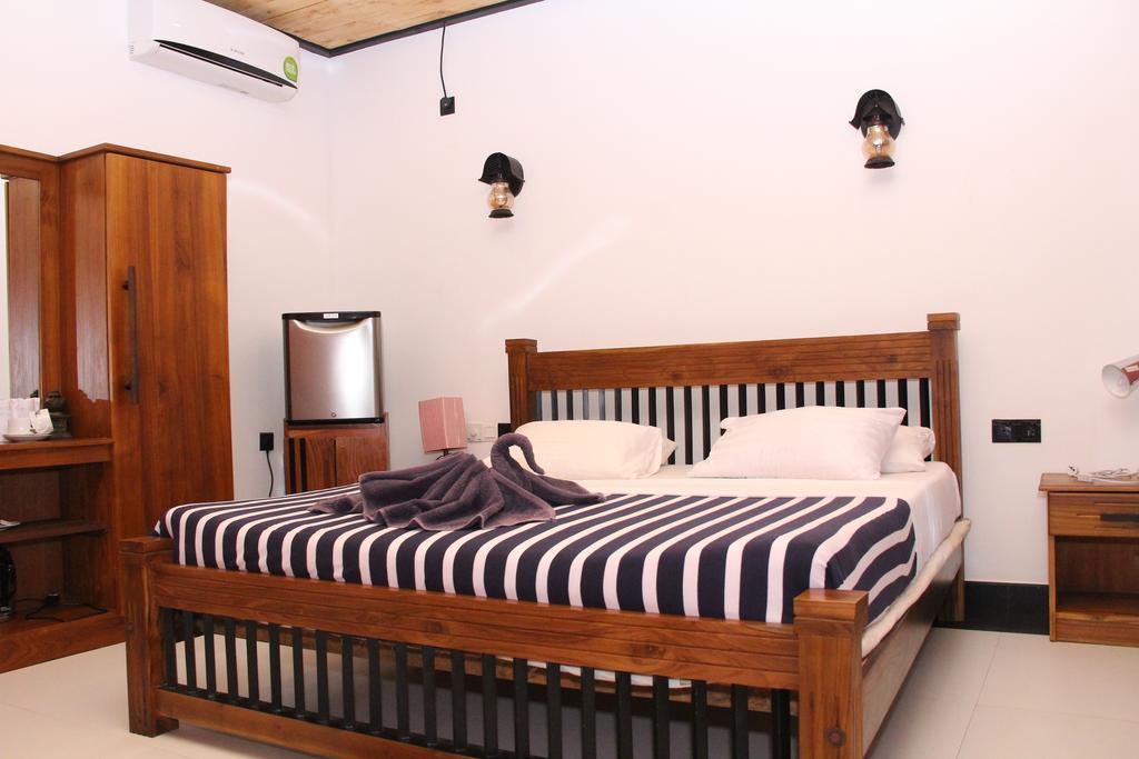 Eco Hotel Black & White - Anuradhapura Mihintale Ngoại thất bức ảnh