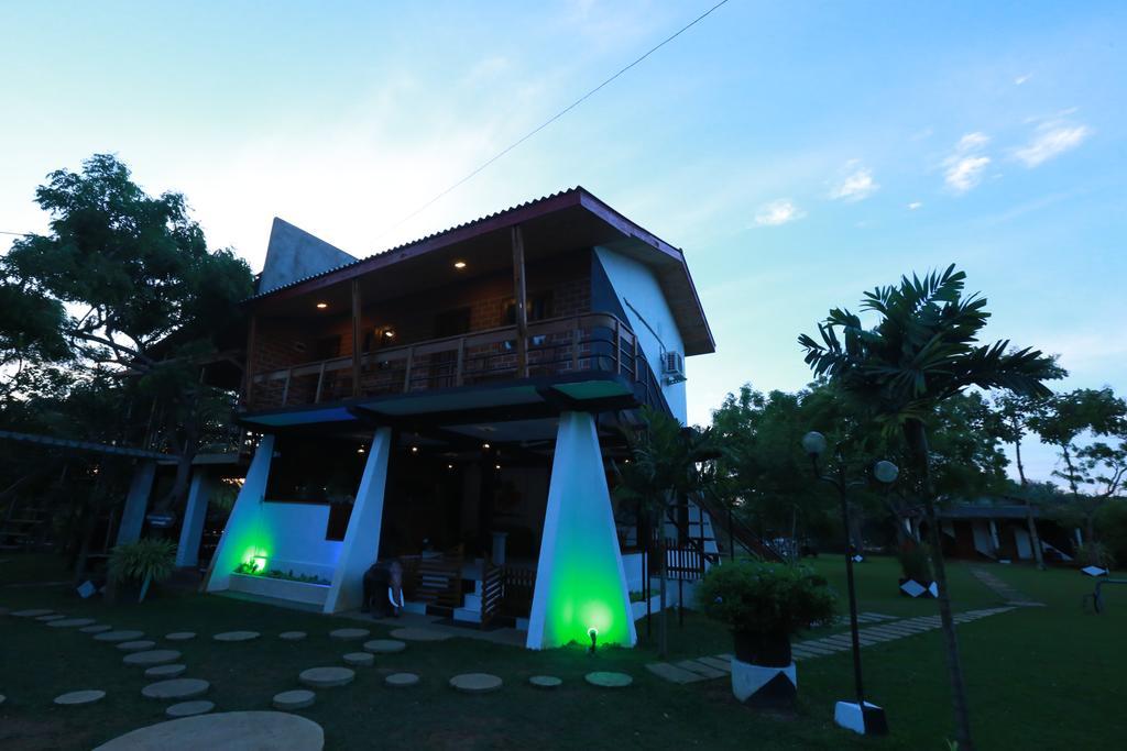 Eco Hotel Black & White - Anuradhapura Mihintale Ngoại thất bức ảnh