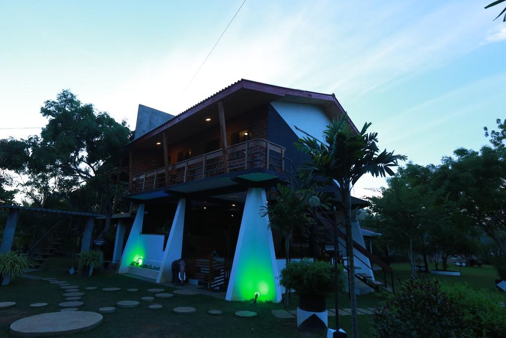 Eco Hotel Black & White - Anuradhapura Mihintale Ngoại thất bức ảnh