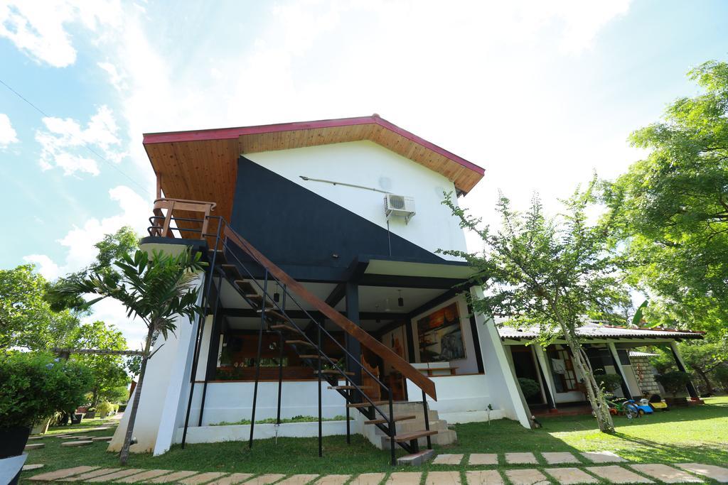 Eco Hotel Black & White - Anuradhapura Mihintale Ngoại thất bức ảnh