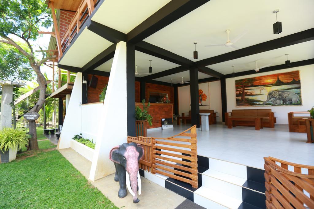Eco Hotel Black & White - Anuradhapura Mihintale Ngoại thất bức ảnh