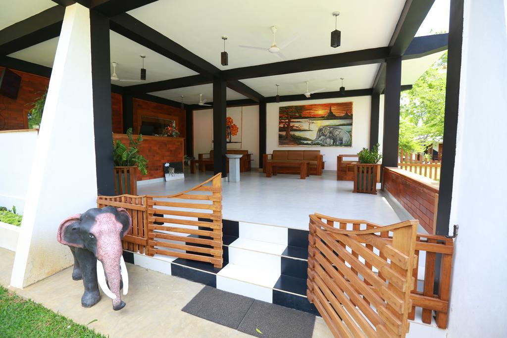 Eco Hotel Black & White - Anuradhapura Mihintale Ngoại thất bức ảnh