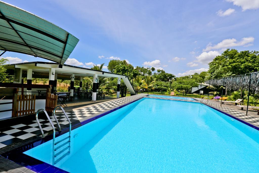 Eco Hotel Black & White - Anuradhapura Mihintale Ngoại thất bức ảnh